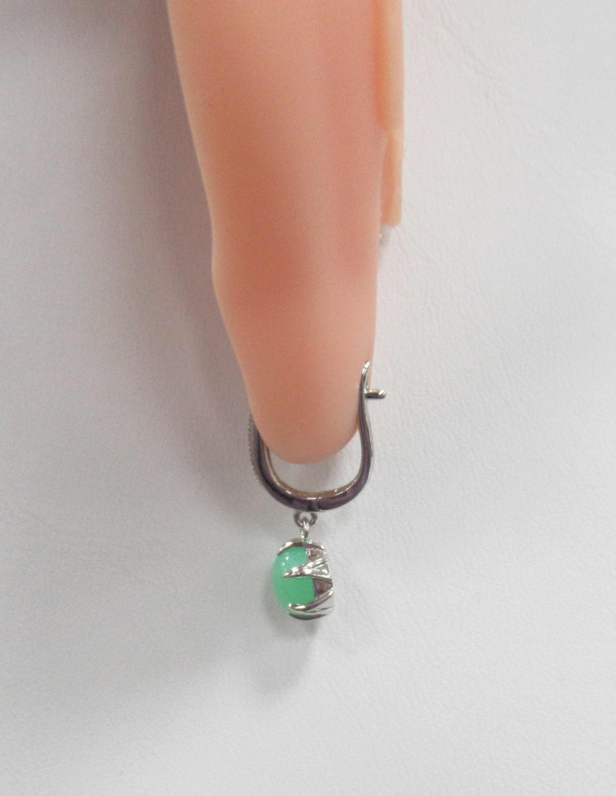 Серебряные серьги с зелеными халцедонами